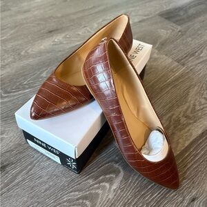 New Nine West Ferdi Croc-Embossed Brown Flats